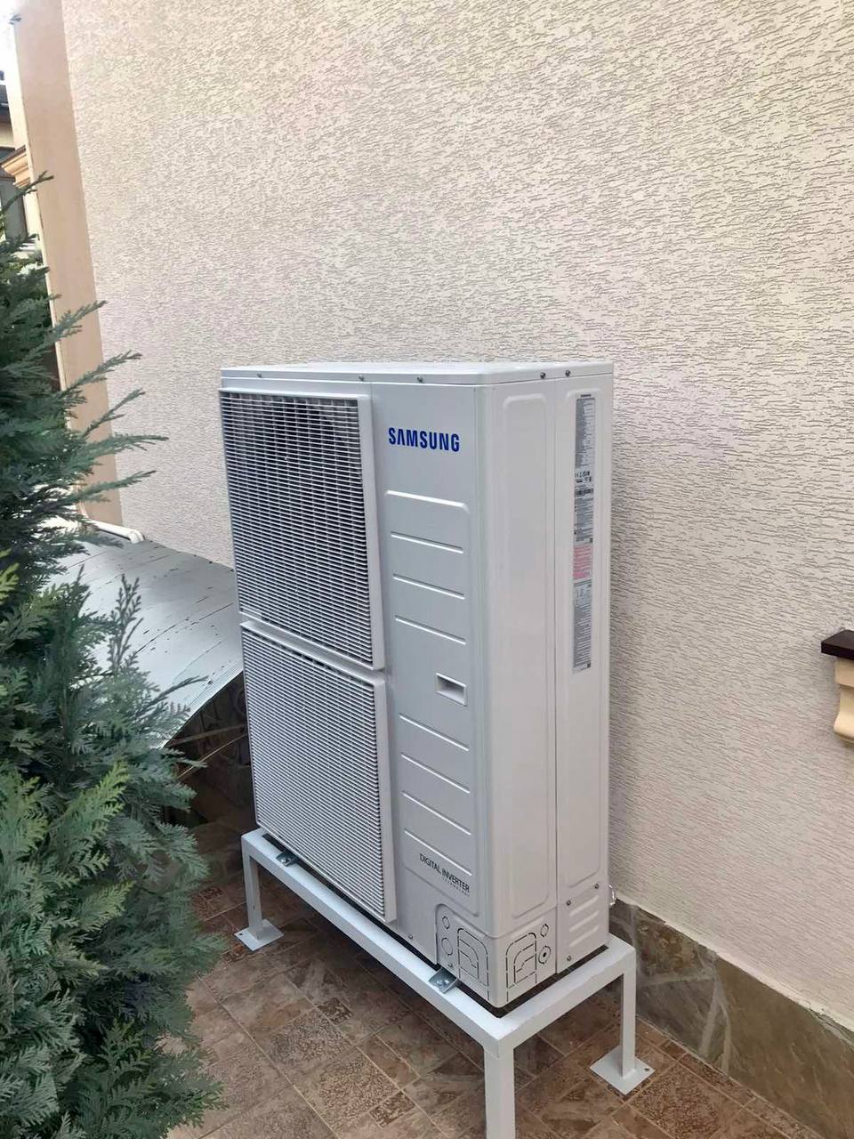 Совіньйон, тепловий насос 14кВт потужності насоса на 300 м2 будинок